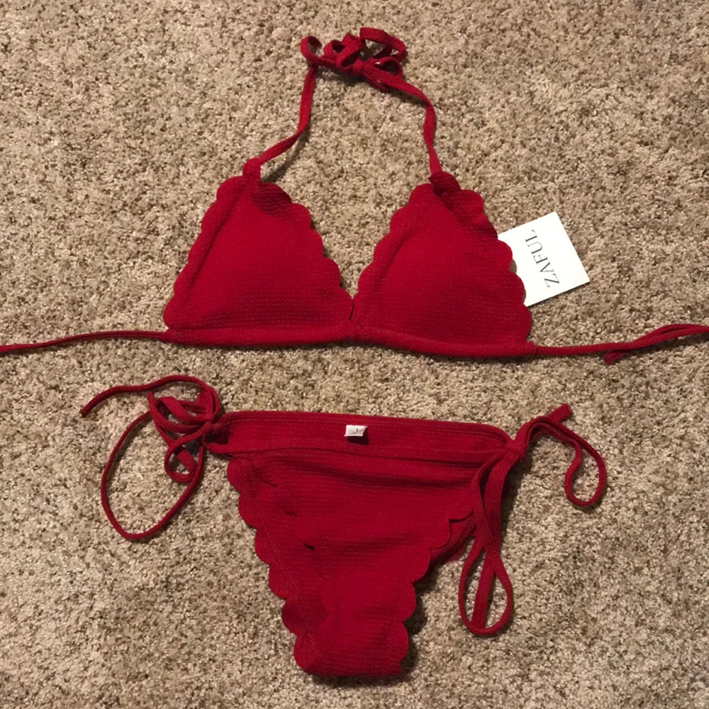 BRAND NEW! Scalloped red bikini!